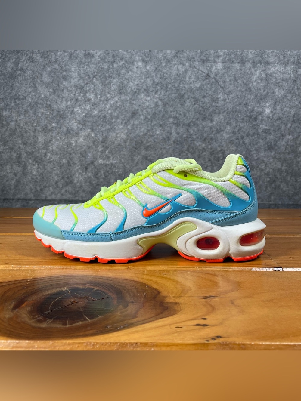 Nike Air Max Plus TN GS Size 6Y / Womens 7.5 White Blue Volt Orange CJ9930-400 - Picture 8 of 16